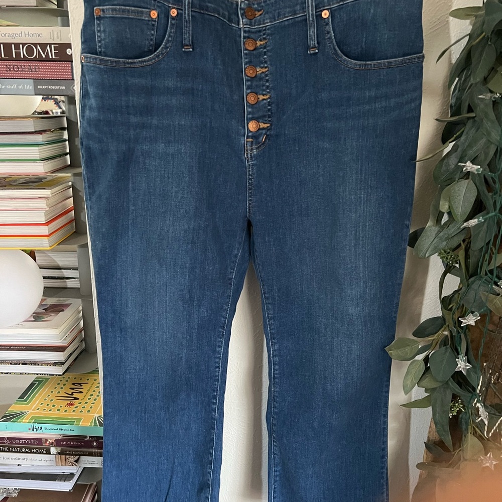 Madewell, High waisted, Cali Demi Boot, Sz. 34, crop raw hem Jeans